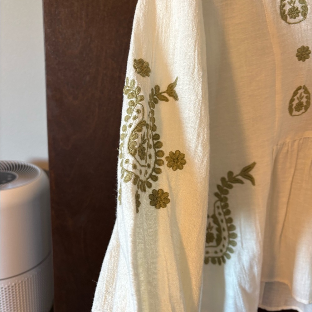 Zara Cream and Green Embroidered Women's Top - Picture 2 of 4
